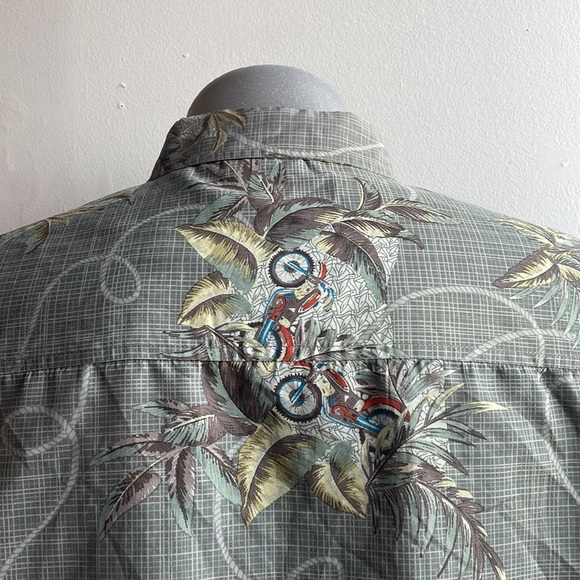 Large Hawaiian Style Button Down Shirt with Motorcycles Size Large - Picture 5 of 6